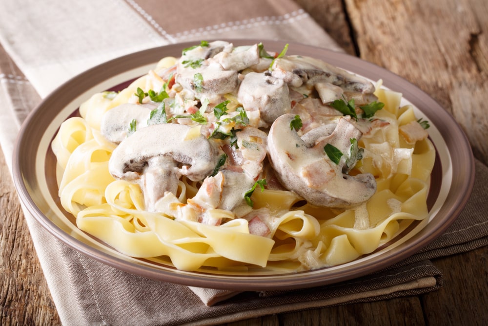 Easy Crockpot Chicken Stroganoff